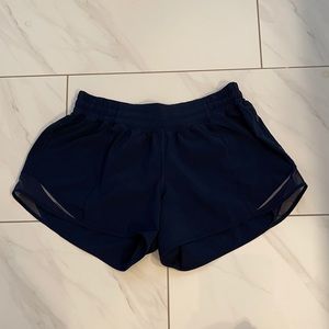 Lulu lemon athletica Hotty Hot Low Rise Short 4"